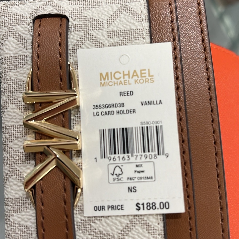 MICHAEL KORS
Reed Large Card Holder Case Wallet
COLOR:Vanilla MK Signature
NWT - Picture 9 of 16